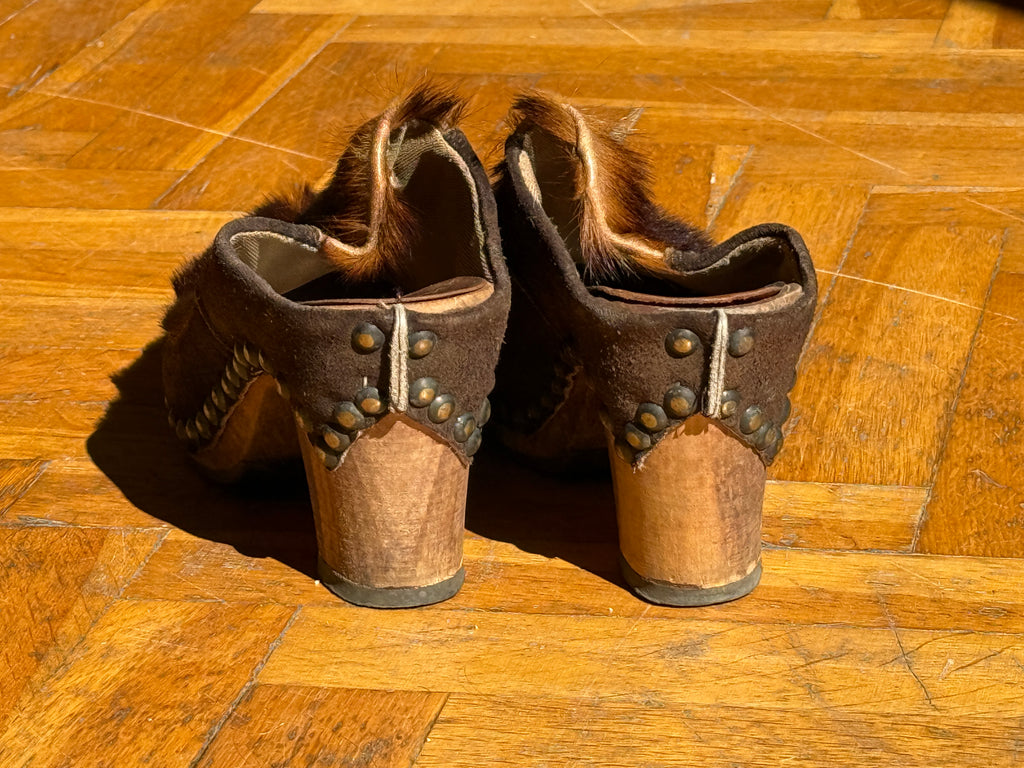 Fawn Clogs
